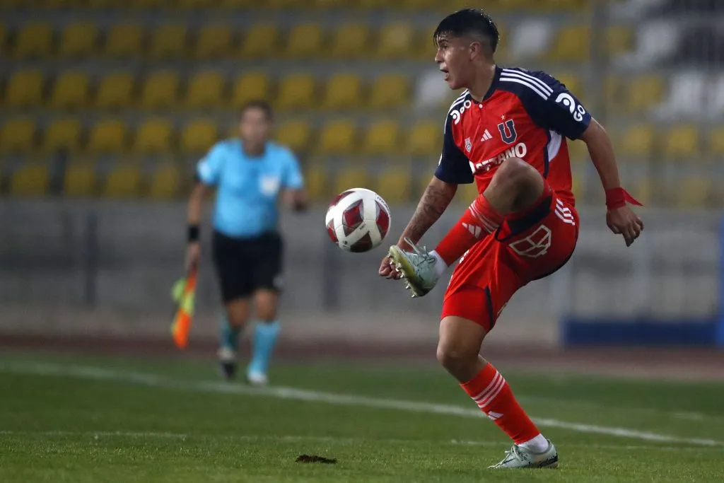 La U busca un lateral izquierdo que compita con Shelo Morales. Prieto da a entender que esa no es la prioridad (Photosport)