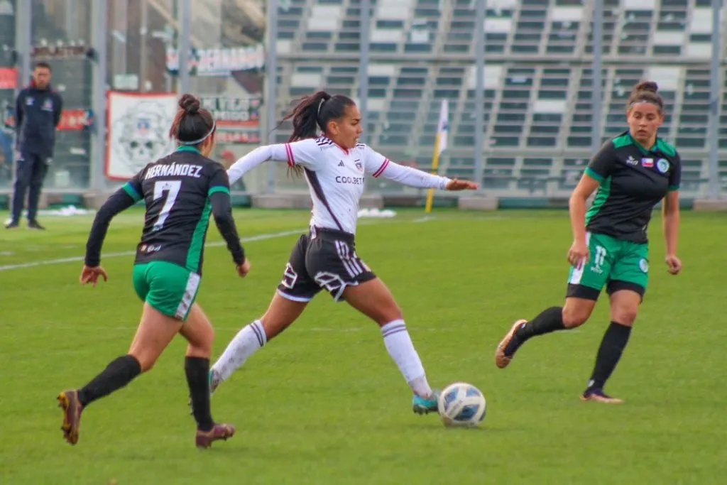 Michelle Olivares cuestiona totalmente la decisión de considerar a Jordhy Thompson en Colo Colo (Instagram)