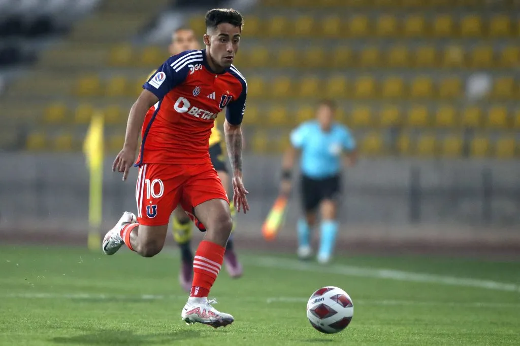 Para Cristián Caamaño, hay que traer un volante para acompañar a Lucas Assadi