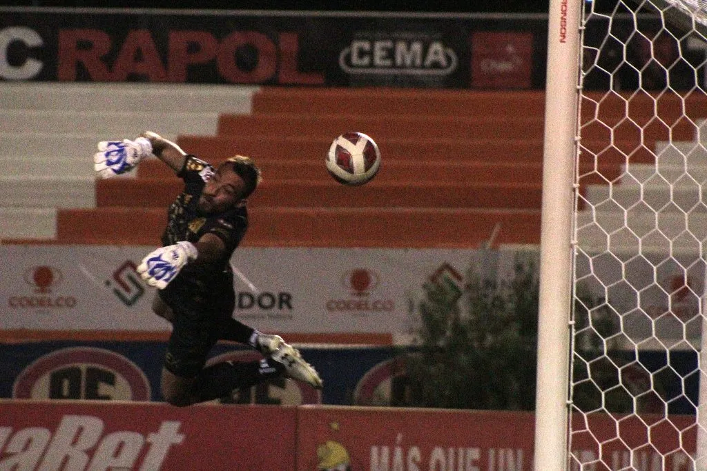 Sebastián Pérez fue escogido por la transmisión oficial como la figura del partido. Oscar Tello/Photosport