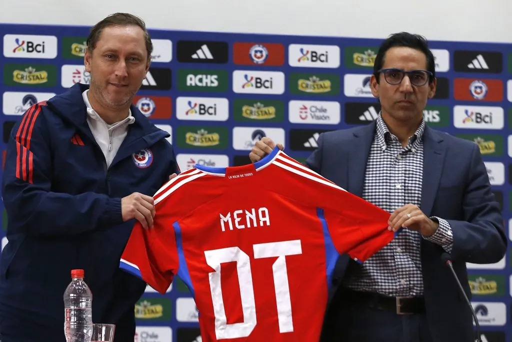 Luis Mena tiene su primera gran misión en la Selección Chilena Femenina (Photosport)