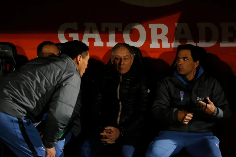 Holan sigue buscando el funcionamiento ideal para encontrar los triunfos. (Photosport)