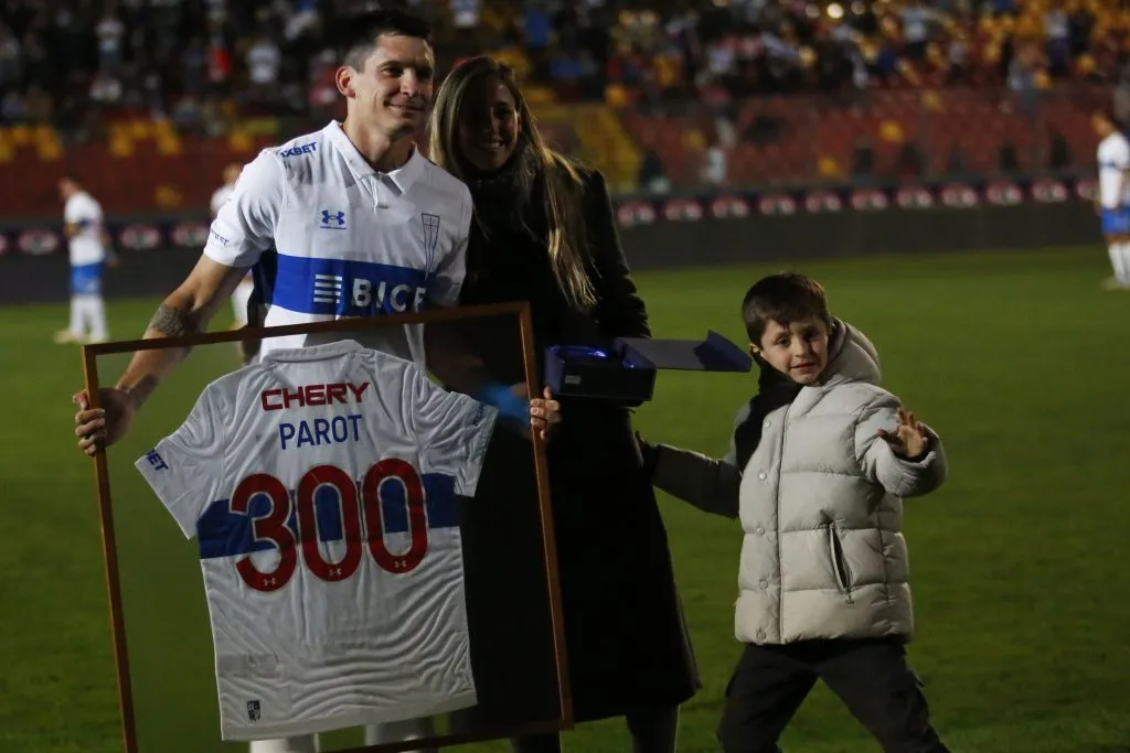 El defensor alcanzó los 300 partidos con la UC | Foto: Photosport