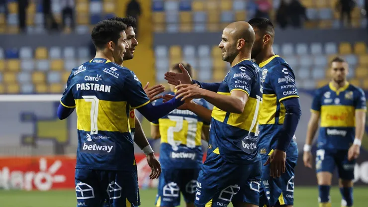 Los viñamarinos vencieron por 2-1 con 10 jugadores.