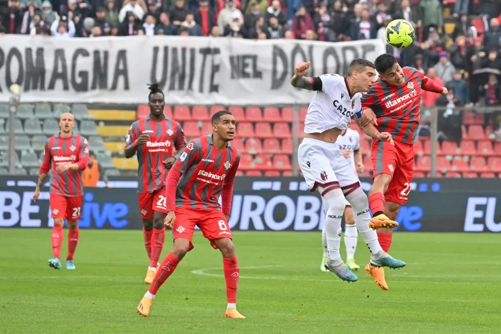 Pablo Galdames no pudo ante el Bologna de Gary Medel (Getty Images)