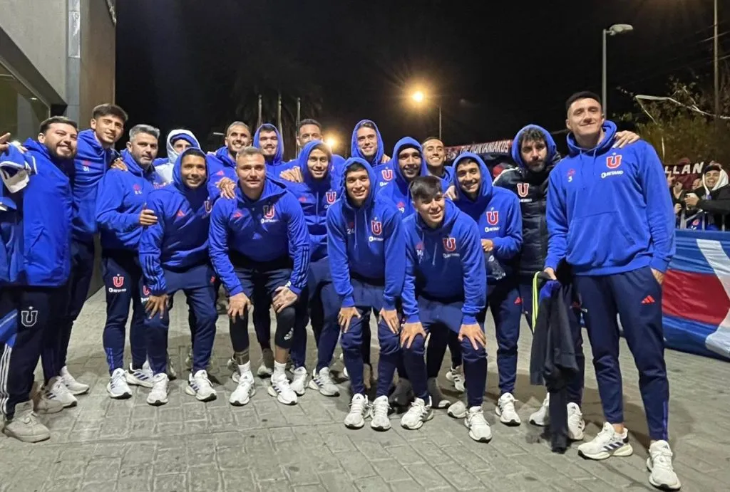 La tradicional foto en el hotelazo en Chillán (Bolavip)