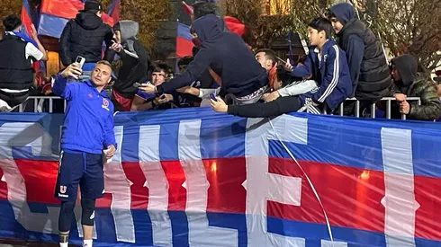 Cristóbal Campos recibe todo el cariño de los hinchas en el hotelazo