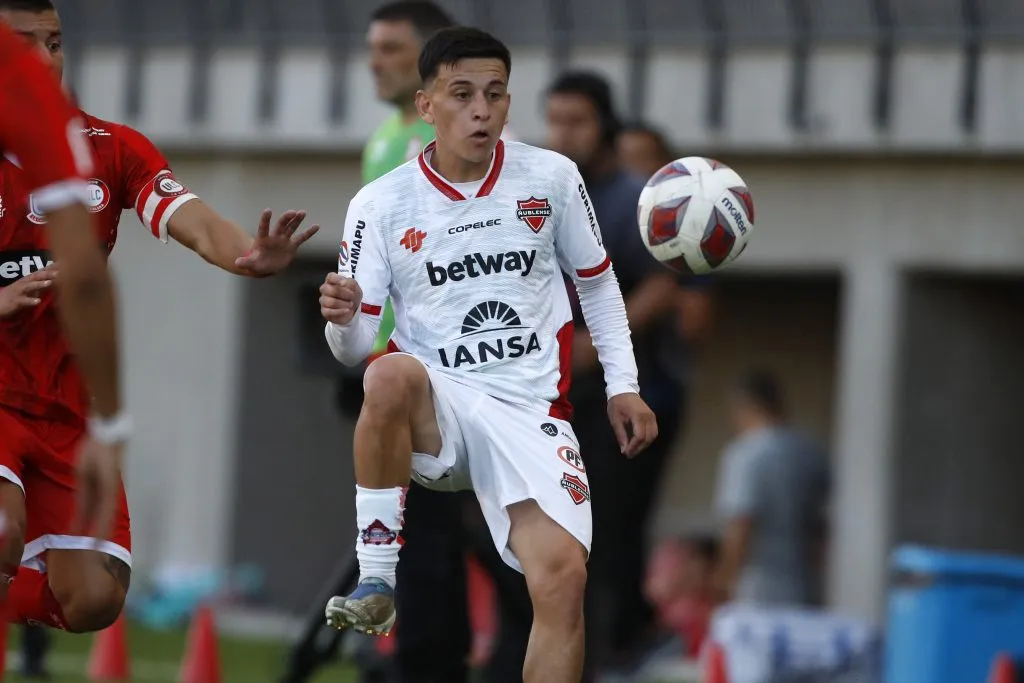 Pablo Aránguiz busca recuperar su mejor versión en Ñublense (Foto: Andres Pina/Photosport)