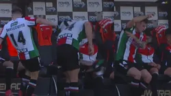 El delantero no le gustó para nada el cambio en el segundo tiempo.