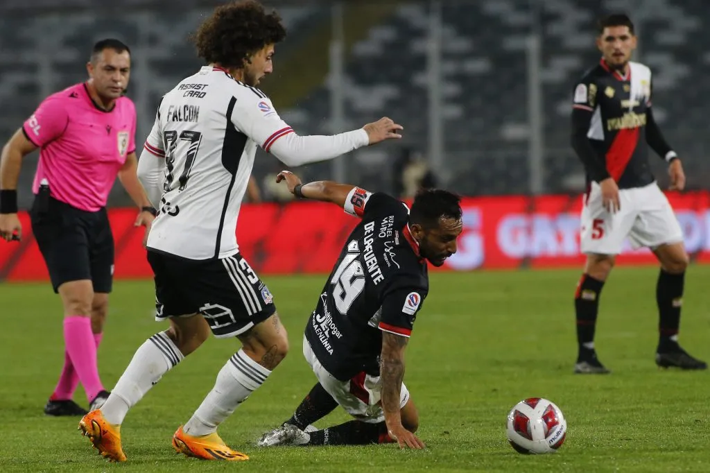 Falcón volvió a ser expulsado en Colo-Colo. Marcelo Hernandez/Photosport