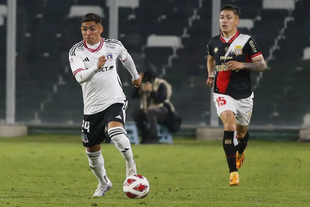 Thompson volvió a sumar minutos en el equipo de Gustavo Quinteros. (Photosport)