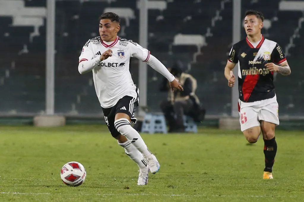 Jordhy Thompson volvió a jugar en Colo Colo (Foto: Marcelo Hernandez/Photosport)