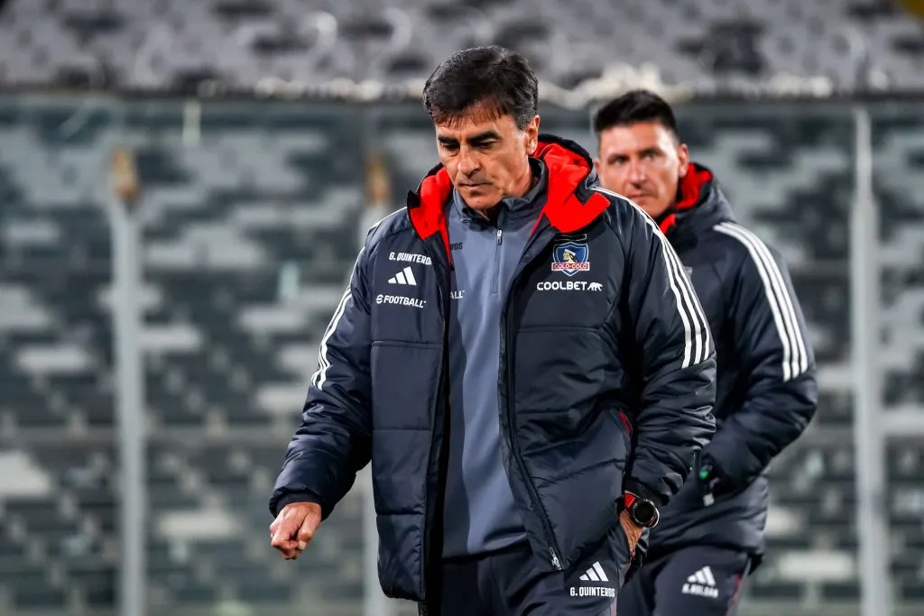 Gustavo Quinteros pierde la paciencia con Daniel Gutiérrez en Colo Colo (Guille Salazar)