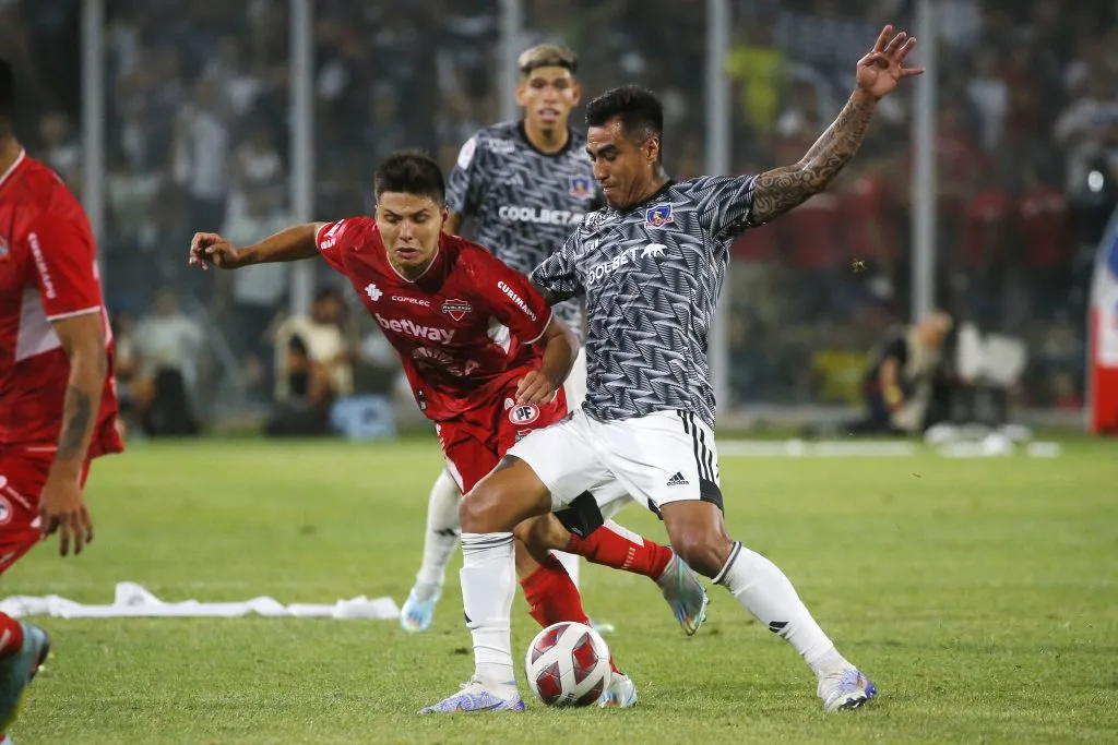 Gastón Lezcano es criticado duramente en Colo Colo y figura con tres goles claves en el primer semestre (Photosport)