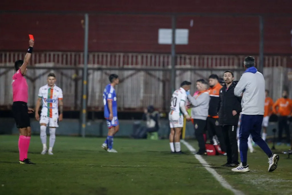 El técnico azul fue expulsado ante el cuadro minero | Foto: Photosport