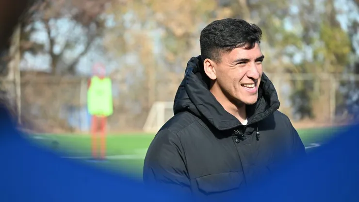 El volante formado en la UC visitó a su ex club