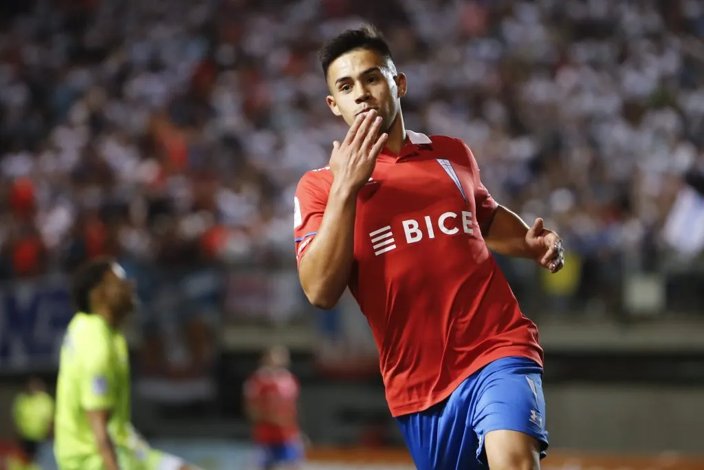 Alexander Aravena podría partir en la UC | Foto: Photosport