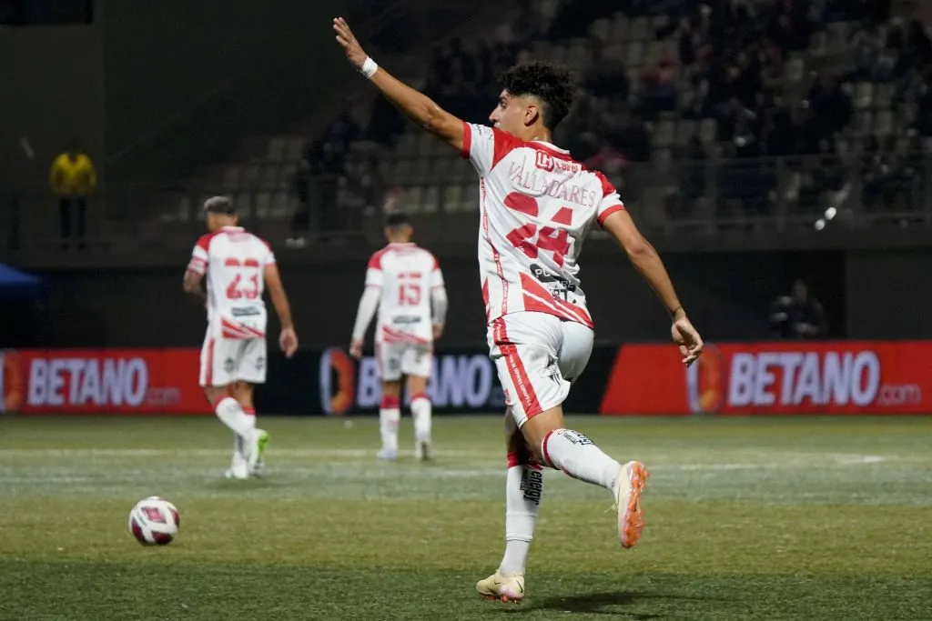 Es hijo del exjugador y hoy entrenador John Valladares | Foto: Alex Fuentes/Photosport