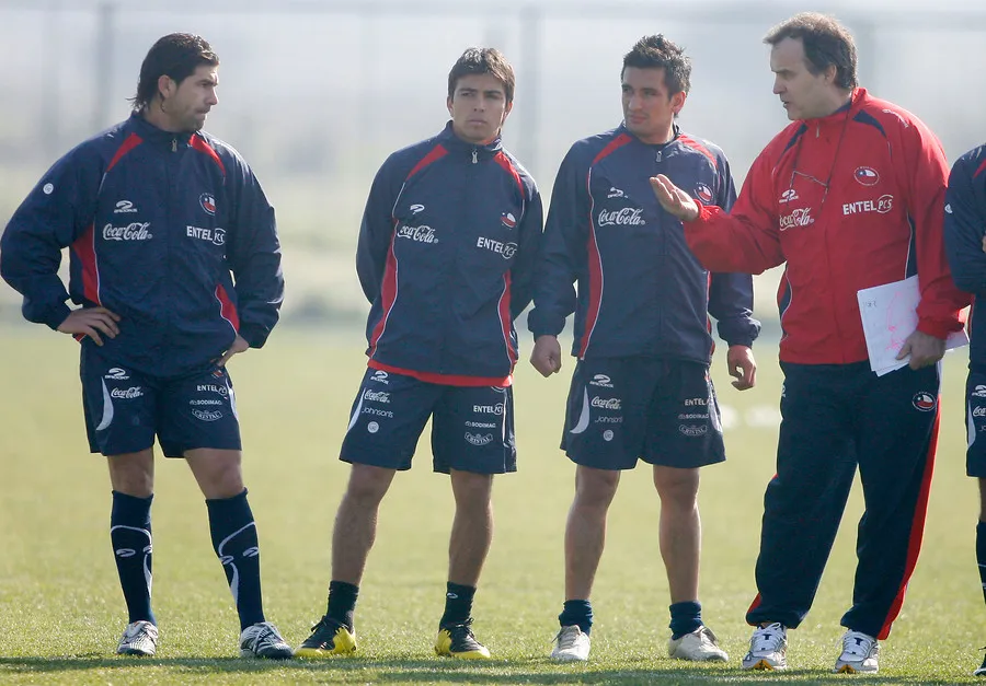 Bielsa no llegó a Colo Colo, pero sí a La Roja. | Foto: Photosport