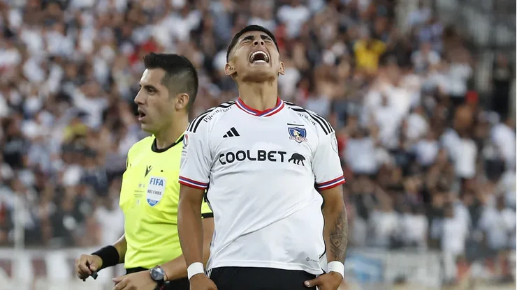 La citación de Jordhy Thompson sigue generando polémica en Colo Colo y crack del femenino le habría lanzado su palo por redes