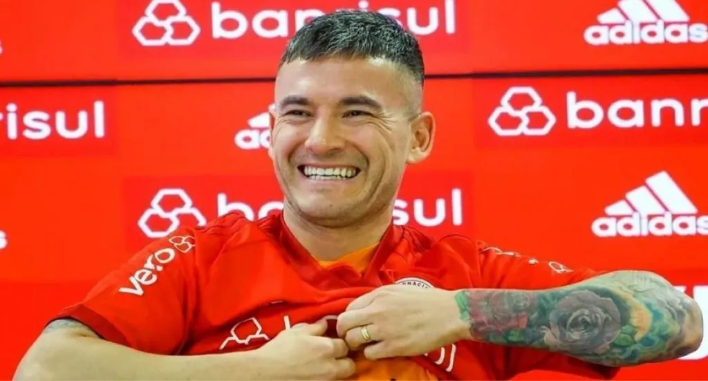 Aránguiz aún no tiene su redebut en Internacional | Foto: Archivo