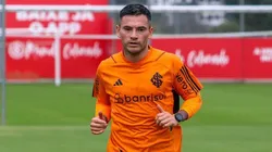 Los hinchas de Internacional se inquietan con el DT del club por no hacer jugar a Charles Aránguiz