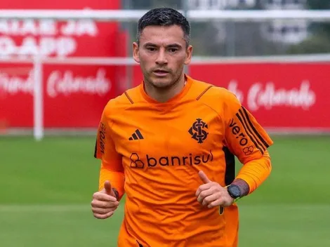 Hinchas de Internacional se lanzan con todo contra su DT por Aránguiz