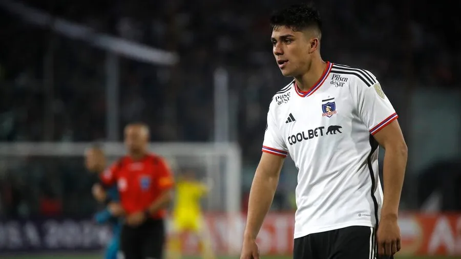 Clavito dice que los delanteros de Colo Colo se pierden muchos goles, Pizarro incluído (Photosport)