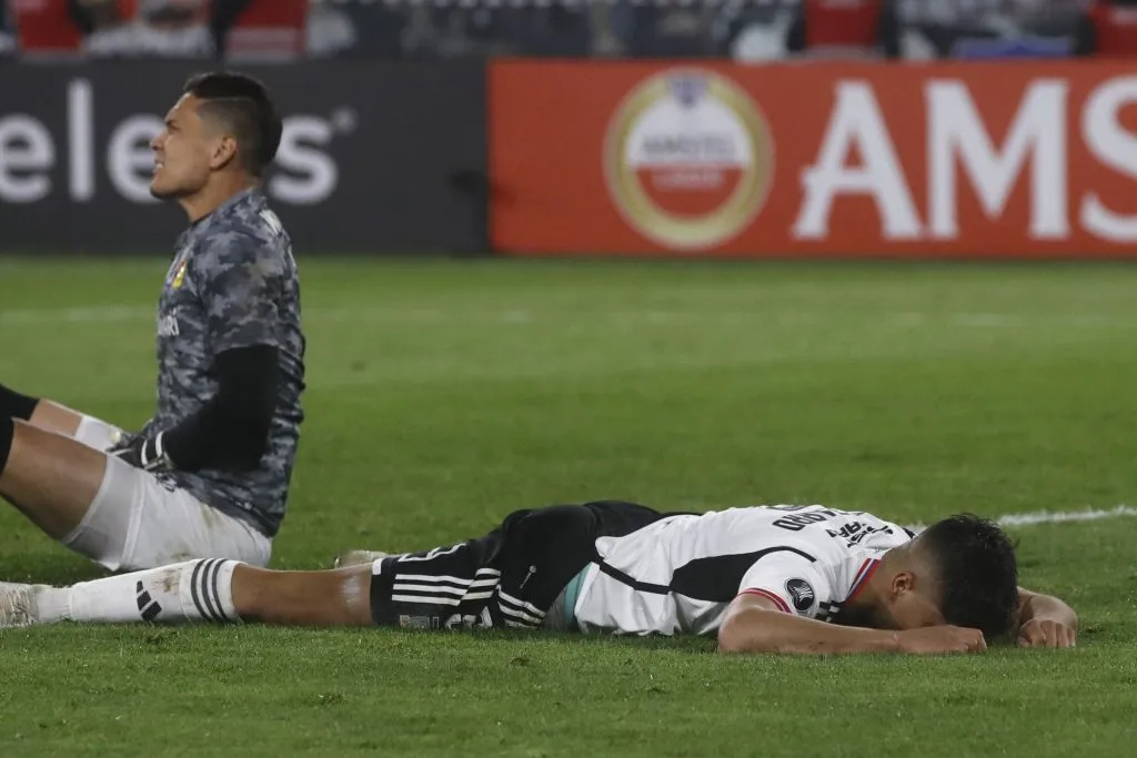 Pizarro lamentándose una de las tantas ocasiones de gol desperdiciadas | Foto: Jonnathan Oyarzun/Photosport