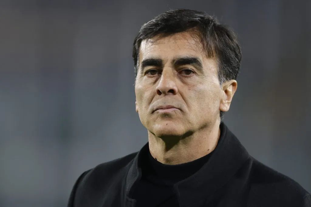 Juan Cristóbal Guarello critica a Gustavo Quinteros por los refuerzos en Colo Colo (Foto: DSports | Photosport)