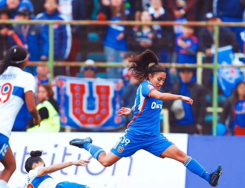 Además de la derrota ante la UC, Las Leonas lamentan que por algunos hechos aislados, tengan que jugar sin público en el próximo partido (Prensa Universidad de Chile)