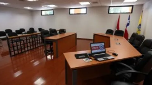 Tribunal castiga a la U y deberá jugar un partido sin hinchas