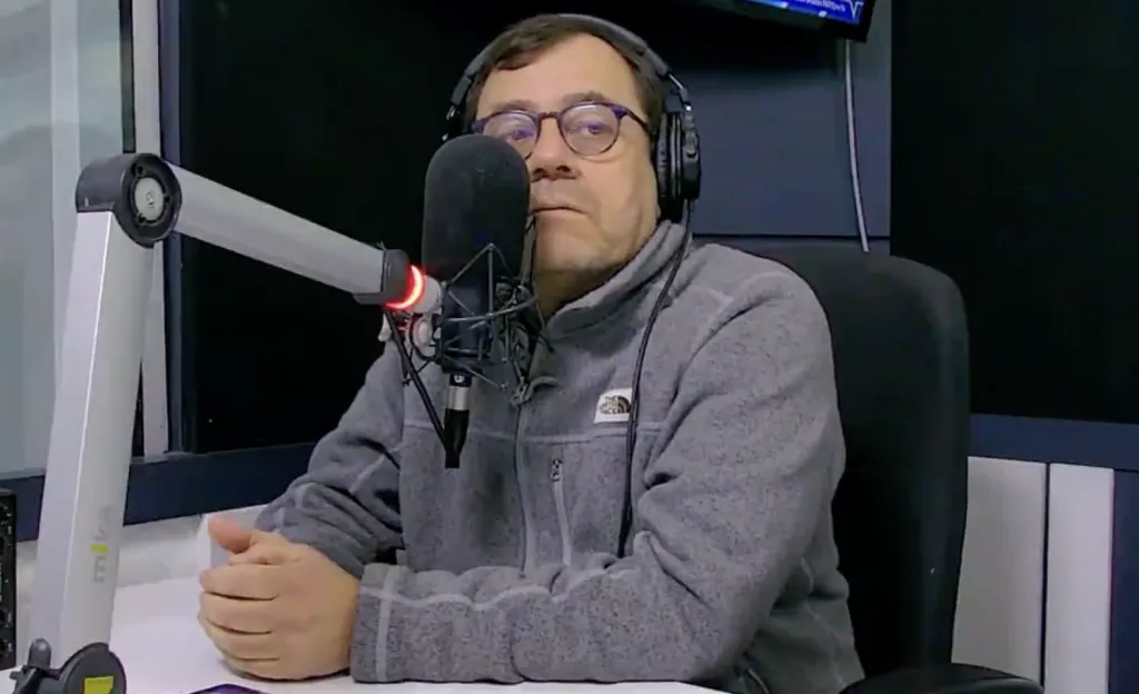 Danilo Díaz indicó que Ariel Holan habría puesto su cargo a disposición en la UC (Pantallazo ADN)