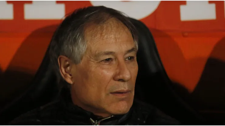 Ex cruzado manda al frente a Ariel Holan tras desastre ante Universidad de Chile.