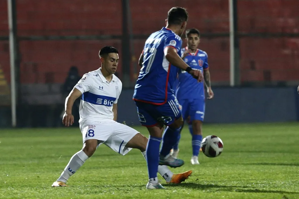 Marco Sotomayor no quedó conforme con la misión táctica que le entregó Ariel Holan a Alexander Aravena (Foto: Photosport)