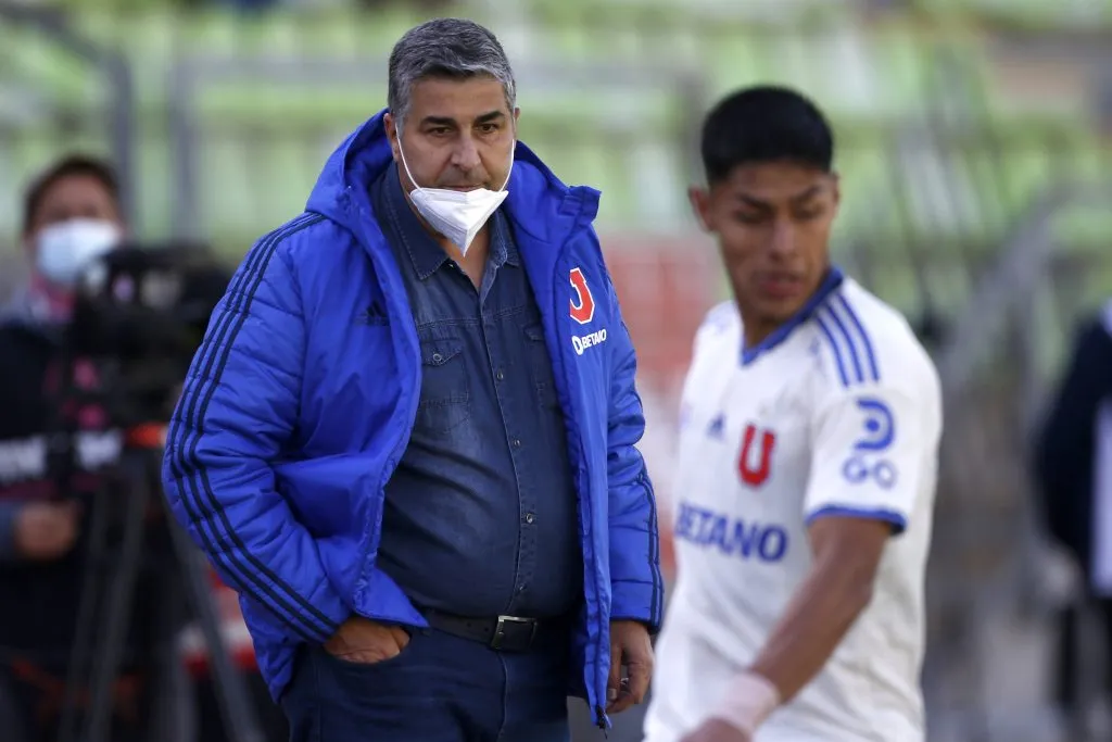 Sachi Escobar dirigiendo a la Universidad de Chile | FOTO: Andres Pina/Photosport