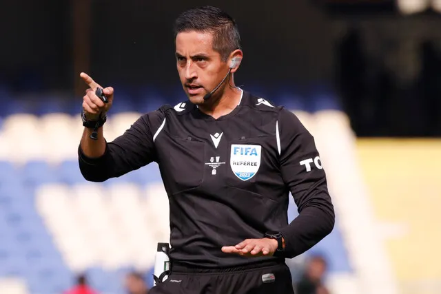 Francisco Gilabert, juez del Clásico Universitario (Photosport)