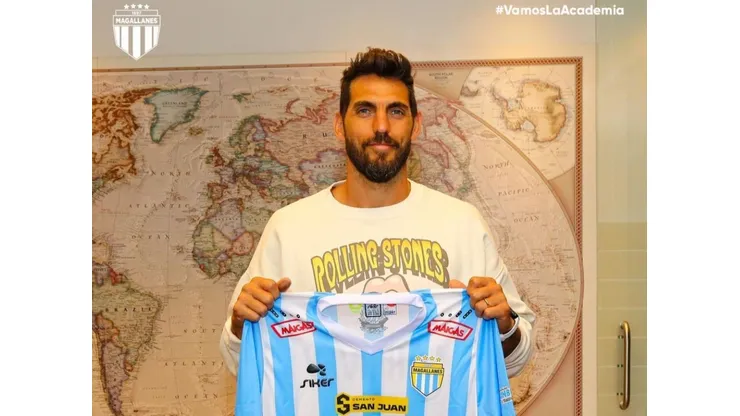 Magallanes oficializa la llegada de Larrivey