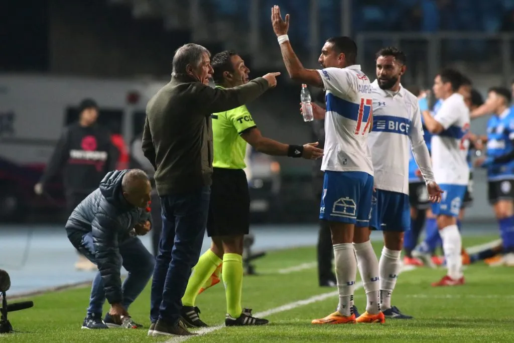 La UC de Ariel Holan buscará quedarse con el Clásico Universitario (Foto: Photosport)