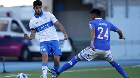 Daniel González no lo pasó bien como lateral derecho en la UC en el clásico por Copa Chile ante la U