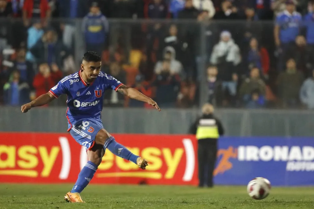 Nico Guerra perdió el penal ante O’Higgins y la U quedó fuera de la Copa Chile por el yerro del Kun en plena definición (Photosport)