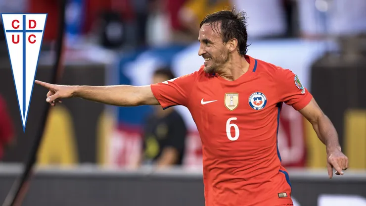 José Pedro Fuenzalida recuerda con cariño la obtención de la Copa América Centenario con Chile y recibe cariño de hinchas de la UC