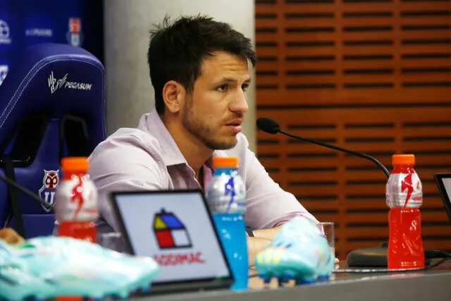 Manuel Mayo sigue atento al tema refuerzos (Photosport)