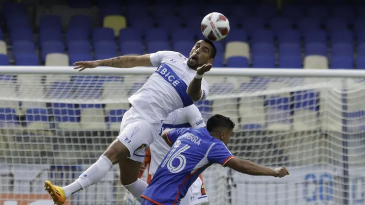 Universidad de Chile y Universidad Católica están presionados para ganar el Clásico
