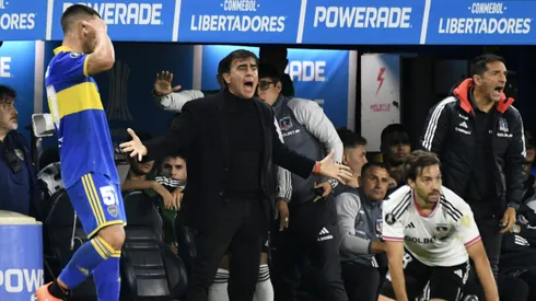 Gustavo Quinteros golpea la mesa para que Pablo Parra llegue pronto a Colo Colo