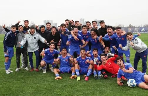 La felicidad de los azules tras el partido (Prensa Universidad de Chile)