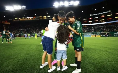 El apoyo familiar fue clave para el Guaje Cazador (Twitter @TimbersFC )