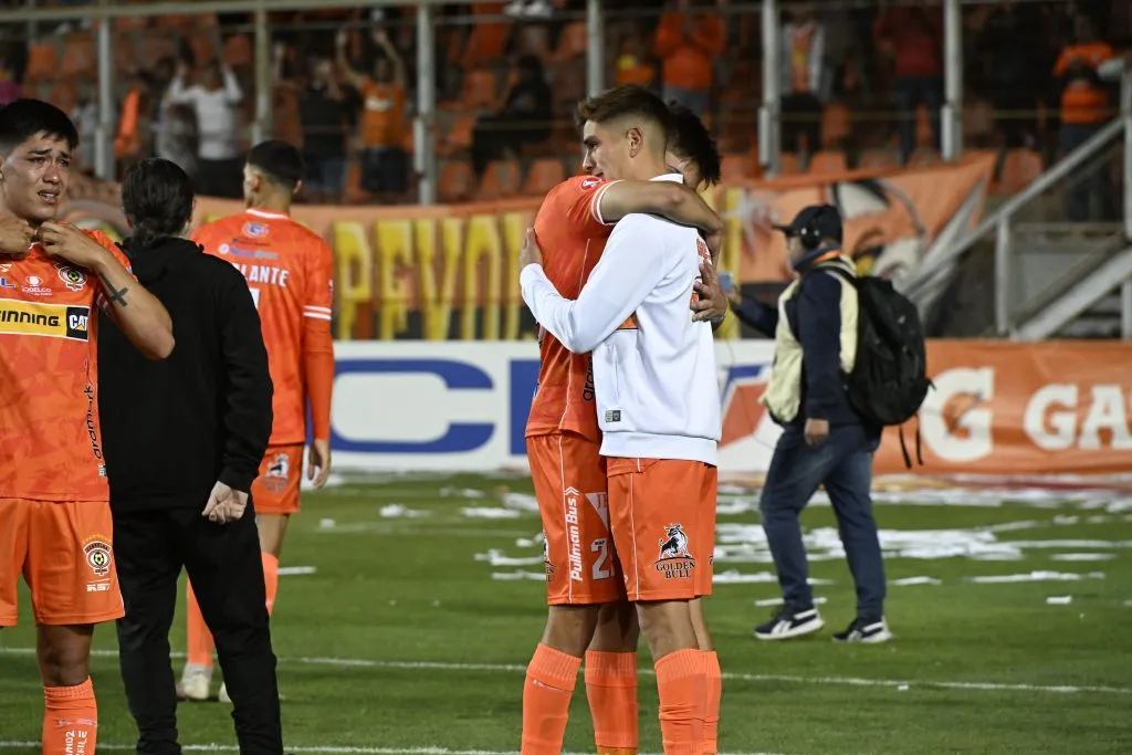 Cobreloa estuvo a un partido volver en grande a la Primera División del fútbol chileno, pero fueron humillados por 5-0 ante Copiapó y eso siembra suspicacias en ídolos como Víctor Merello (Photosport)