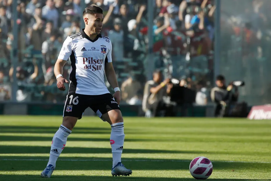 Óscar Opazo deberá seguir esperando en Colo Colo. | Foto: Photosport
