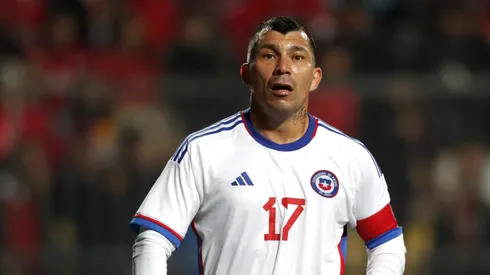 HInchas cruzados estallaron contra Gary Medel por no retornar a la UC.